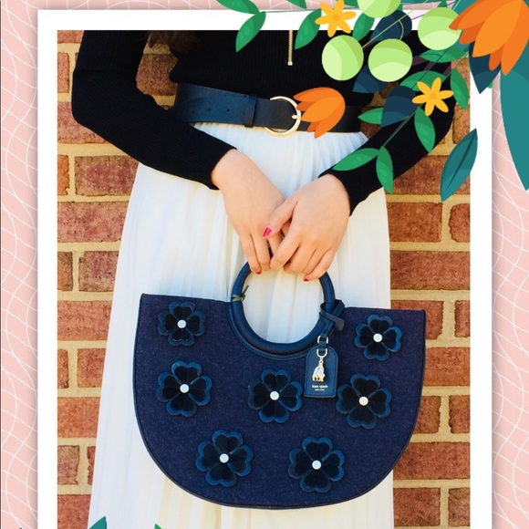 kate spade Handbags - NWT Kate Spade Floral Blue circle handbag tote bag